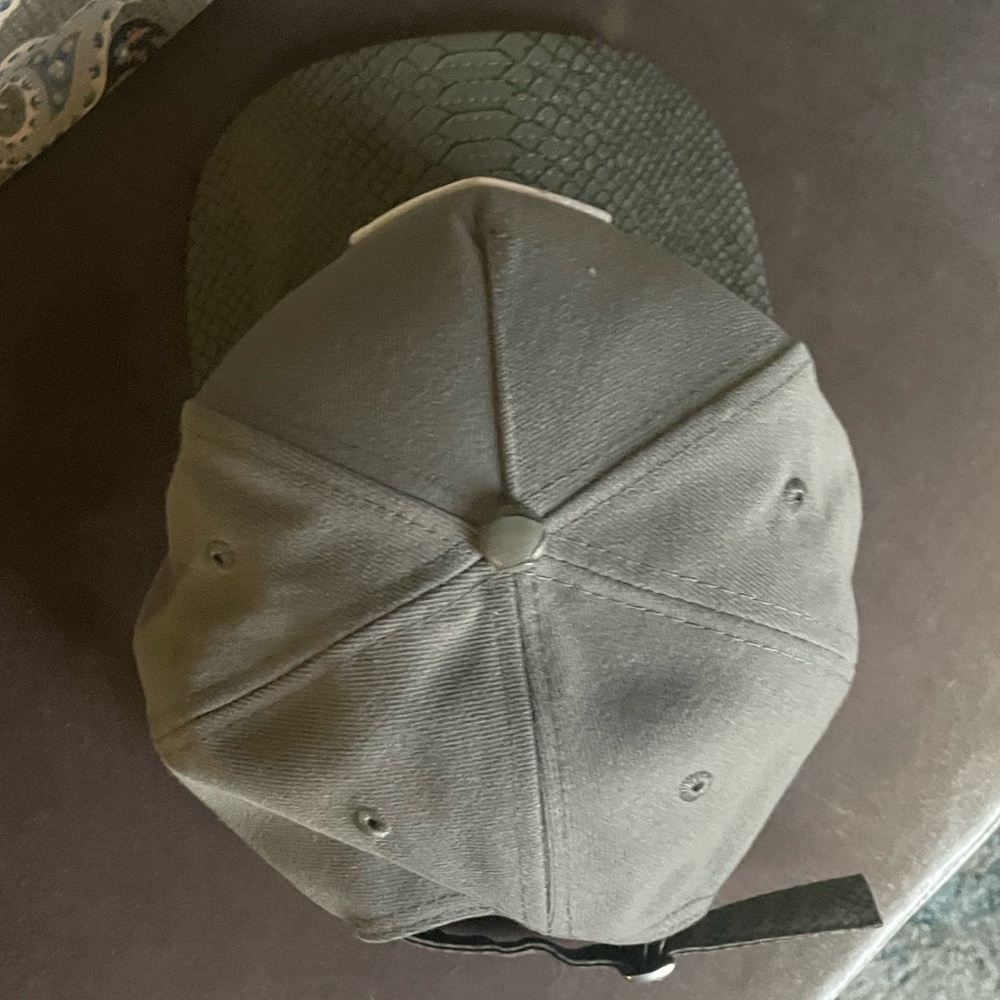 Oakland Raiders hat - Picture 5 of 6